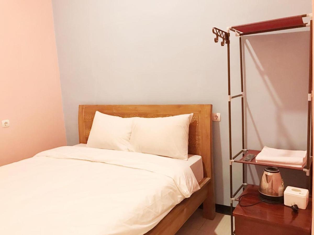 Roomz Budget Residence Semarang Exterior photo